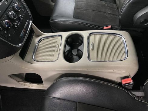 Used 2019 Dodge Grand Caravan SXT image 19