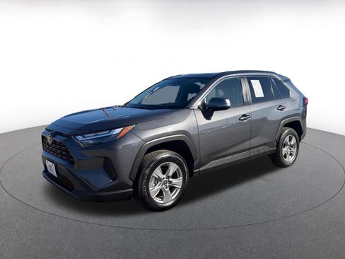 Used 2025 Toyota RAV4 XLE image 4