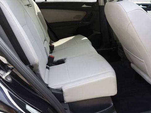 Used 2018 Volkswagen Tiguan SE w/ Panoramic Sunroof Package AWD/4WD image 26