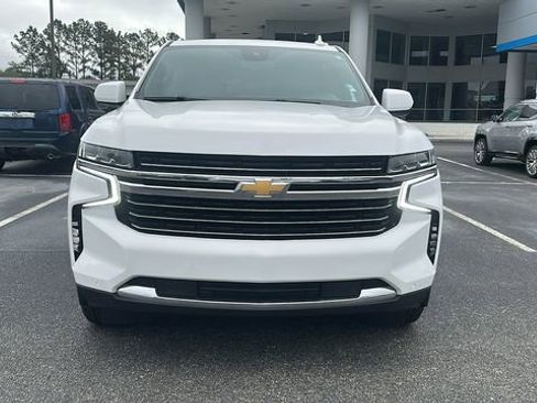 Used 2024 Chevrolet Suburban LT image 3