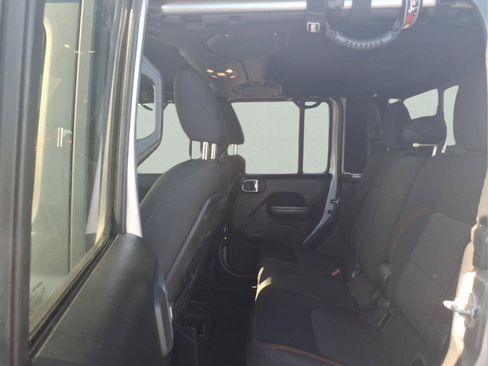 Used 2021 Jeep Gladiator Mojave AWD/4WD image 12