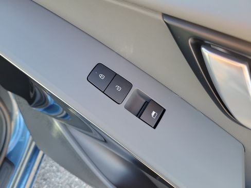 Certified 2023 Kia Niro EX Touring FWD image 11