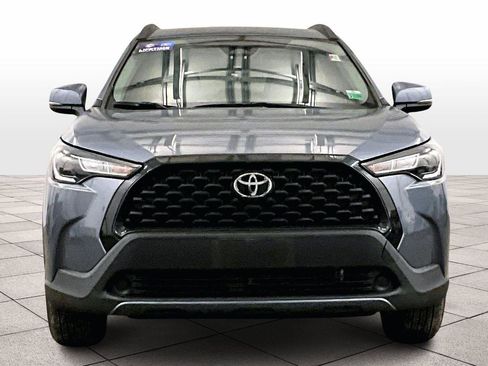 Used 2023 Toyota Corolla Cross LE image 3