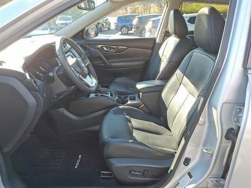 Used 2020 Nissan Rogue SL w/ Premium Package image 13