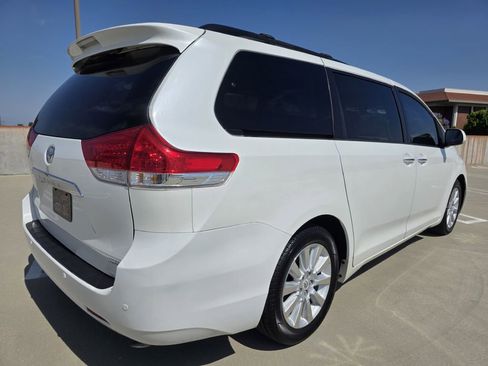 Used 2012 Toyota Sienna Limited w/ Premium Pkg FWD image 8