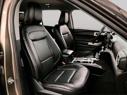 Used 2021 Ford Explorer Limited w/ Equipment Group 301A AWD/4WD image 8