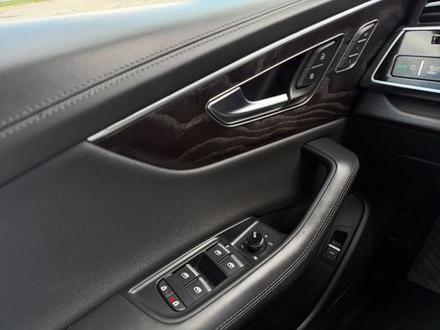 Used 2023 Audi Q8 Prestige AWD/4WD image 10
