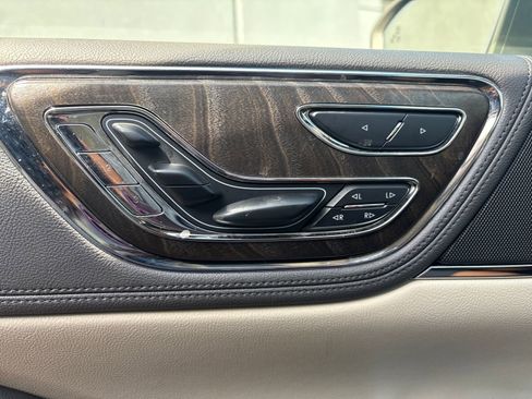 Used 2018 Lincoln Continental Reserve w/ Continental Climate Package image 14