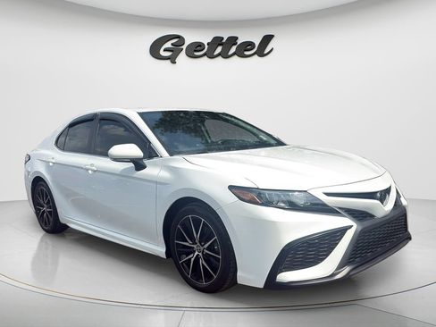Used 2023 Toyota Camry SE FWD image 3