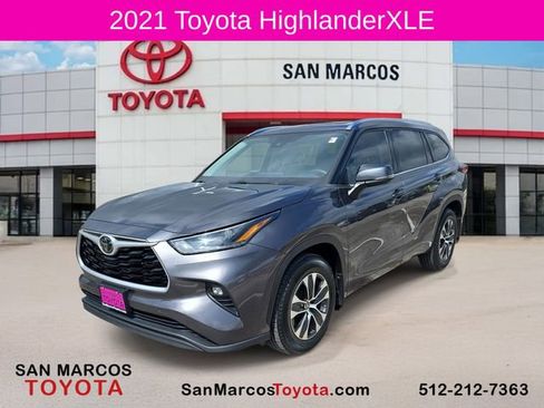 Used 2021 Toyota Highlander XLE FWD image 1