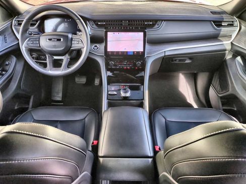 Used 2024 Jeep Grand Cherokee Limited image 15