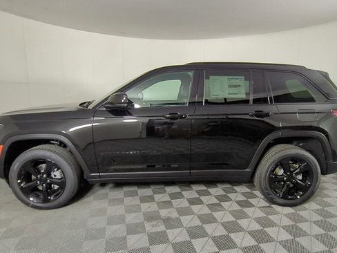 New 2025 Jeep Grand Cherokee Limited w/ Black Appearance Package RWD image 7
