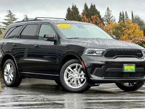 Used 2024 Dodge Durango GT image 2