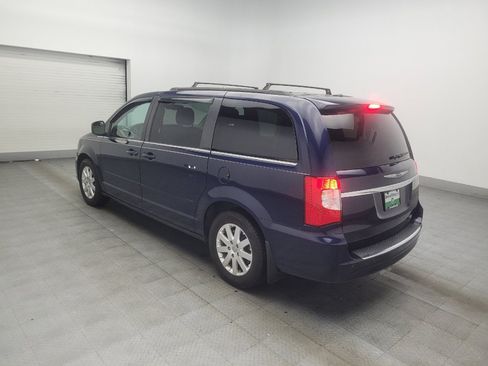 Used 2016 Chrysler Town & Country LX FWD image 3