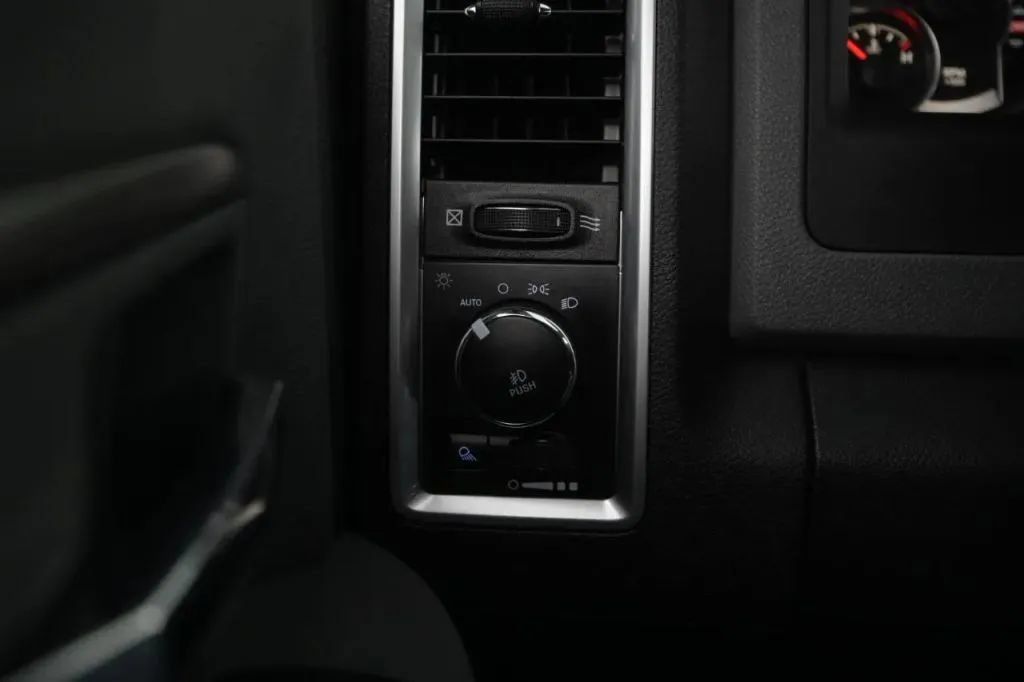 Used 2018 RAM 1500 Big Horn AWD/4WD image 23