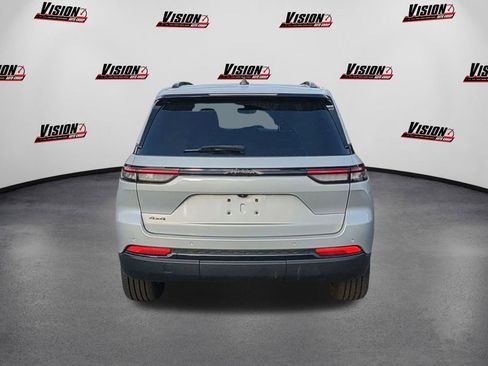 Used 2023 Jeep Grand Cherokee Altitude image 6