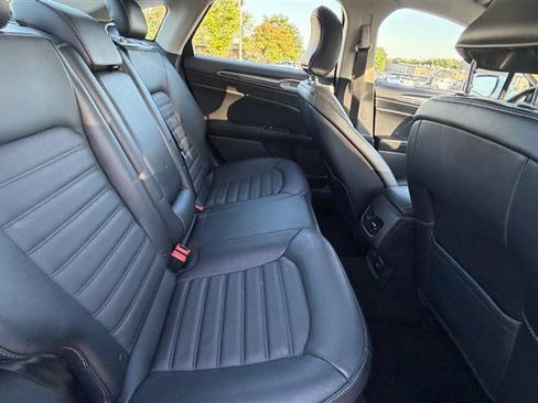 Used 2017 Ford Fusion SE w/ Equipment Group 602A FWD image 17