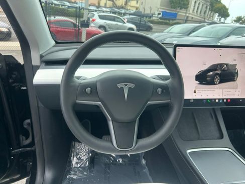 Used 2024 Tesla Model Y Long Range AWD/4WD image 14
