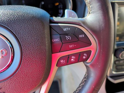 Used 2015 Jeep Grand Cherokee Overland w/ Advanced Technology Group image 20