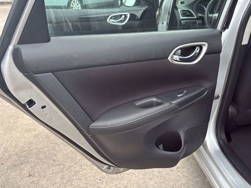 Used 2016 Nissan Sentra SV FWD image 10