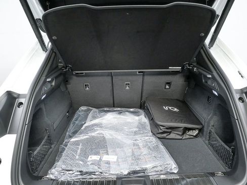 New 2026 Porsche Macan Electric image 30