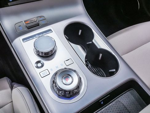 Certified 2026 Genesis GV70 2.5T Select image 18