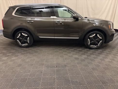 Certified 2024 Kia Telluride S FWD image 4