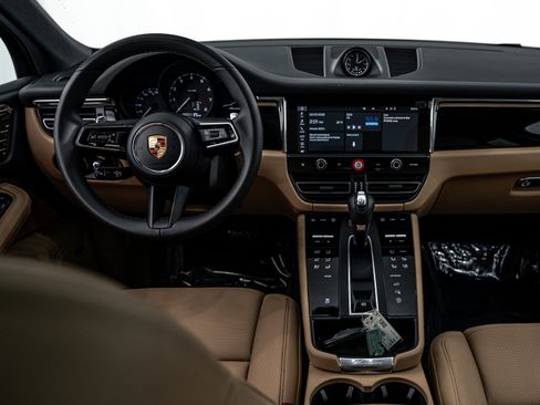 Certified 2026 Porsche Macan image 26