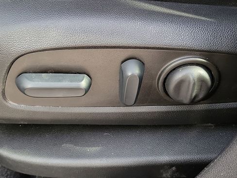 Used 2022 Chevrolet Equinox Premier FWD image 13