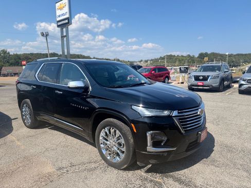 Used 2023 Chevrolet Traverse Premier w/ LPO, Floor Liner Package AWD/4WD image 1