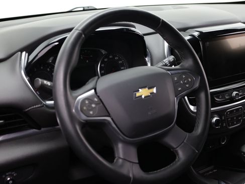 Used 2023 Chevrolet Traverse LT FWD image 11