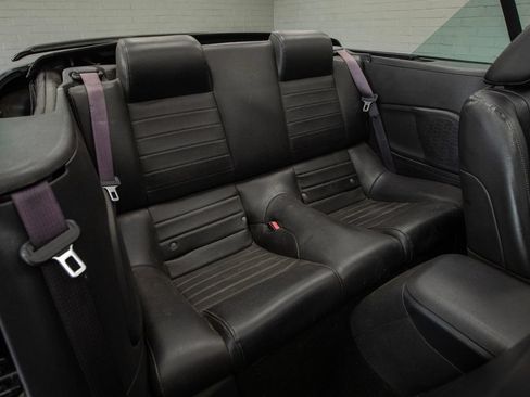 Used 2005 Ford Mustang GT RWD image 28