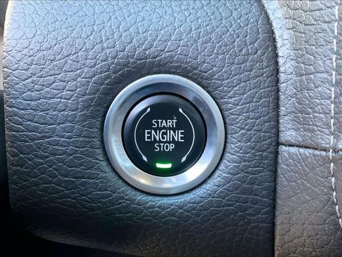 Used 2021 GMC Yukon Denali w/ Denali Premium Package image 32