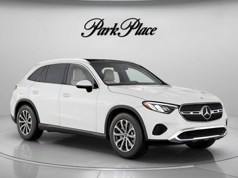 Used 2026 Mercedes-Benz GLC 300 4MATIC image 32
