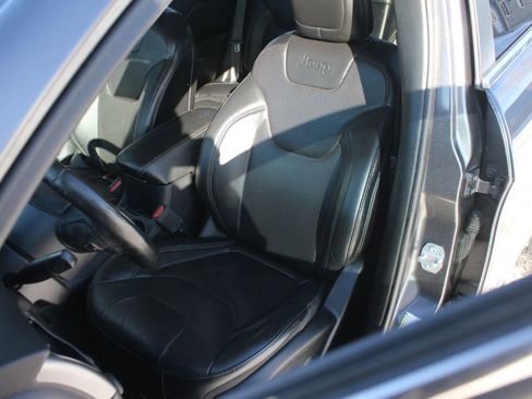 Used 2019 Jeep Cherokee Limited image 30