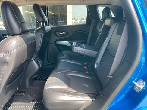 Used 2017 Jeep Cherokee Trailhawk AWD/4WD image 28