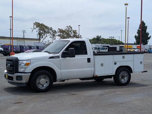 Used 2011 Ford F250 XL w/ XL Value Pkg image 4