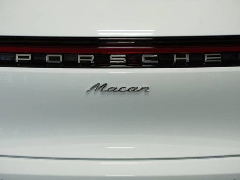 Certified 2025 Porsche Macan AWD/4WD image 38