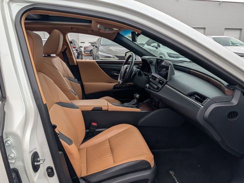 Used 2022 Lexus ES 350 Luxury w/ Accessory Package image 11