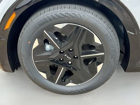 New 2026 Kia EV6 Wind RWD image 32
