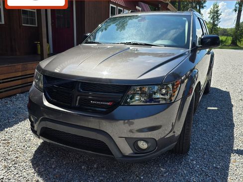 Used 2019 Dodge Journey SE w/ Blacktop Package FWD image 1