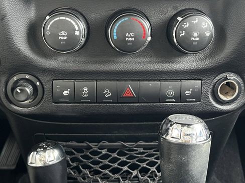 Used 2018 Jeep Wrangler Unlimited Altitude image 32