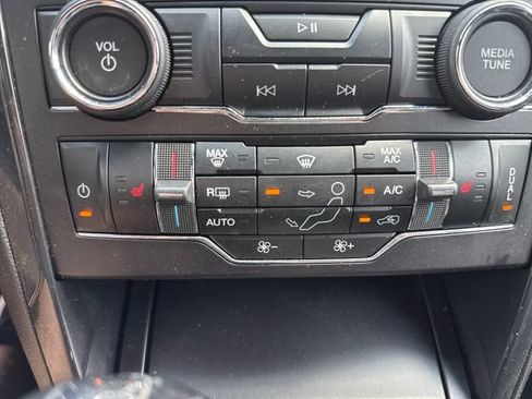 Used 2019 Ford Explorer XLT w/ Equipment Group 202A AWD/4WD image 34