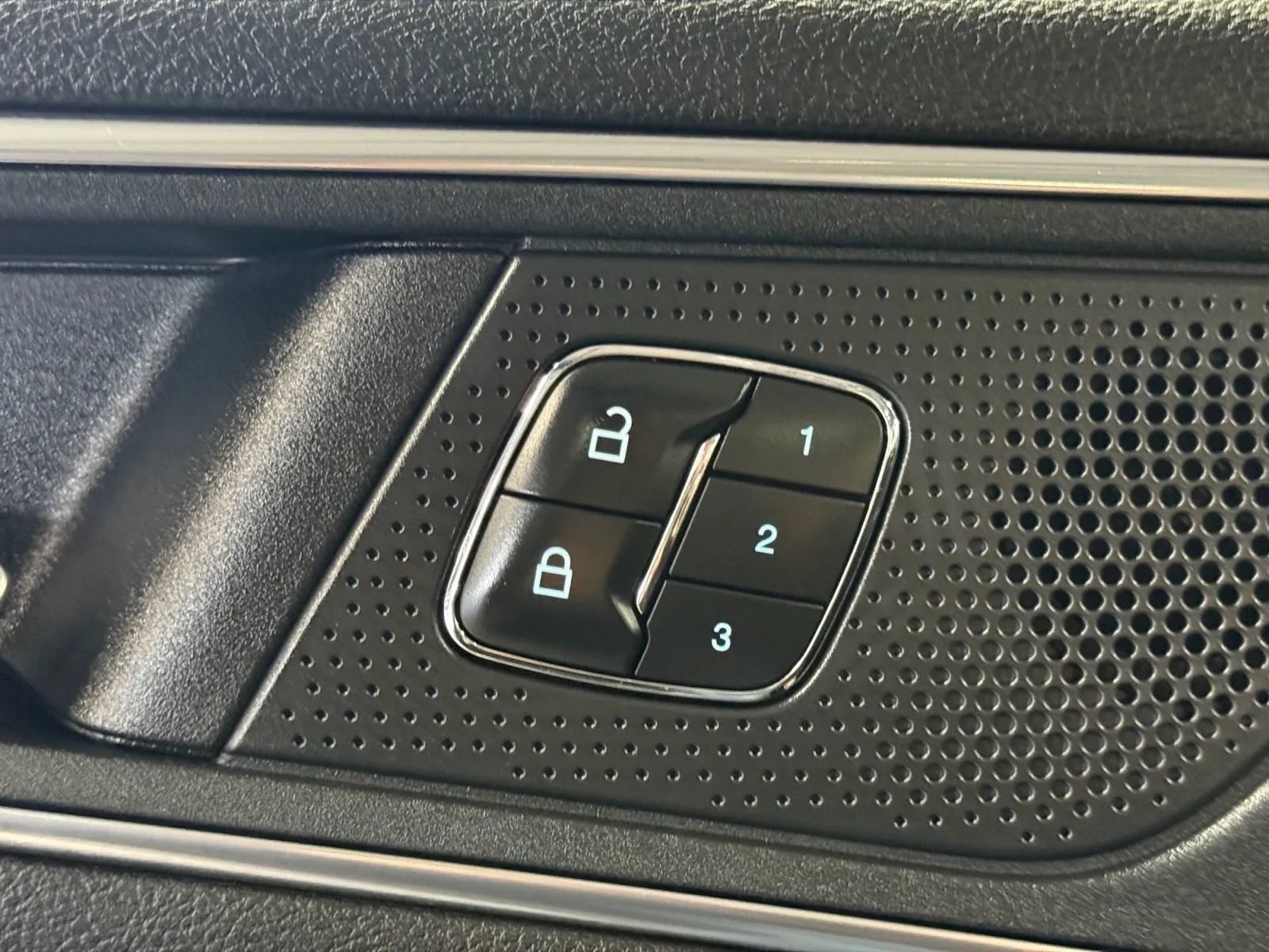 Used 2019 Ford Edge Titanium w/ Equipment Group 301A AWD/4WD image 29