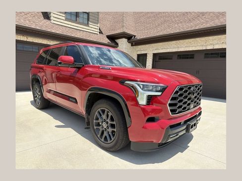 Used 2024 Toyota Sequoia Platinum AWD/4WD image 1