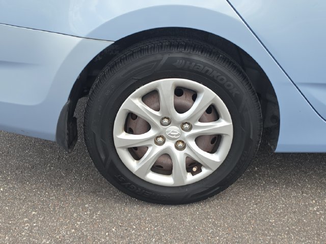 Used 2012 Hyundai Accent GLS FWD image 5