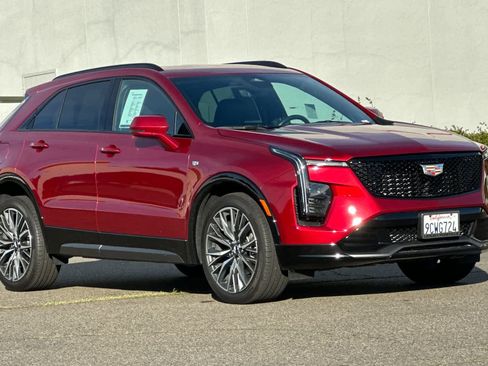 Used 2024 Cadillac XT4 Sport w/ Technology Package image 5