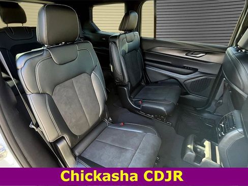 New 2025 Jeep Grand Cherokee L Altitude image 10