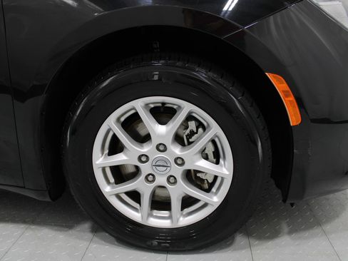 Used 2021 Chrysler Voyager Lxi FWD image 5