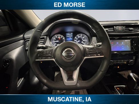 Used 2017 Nissan Rogue SV w/ SV Premium Package image 12